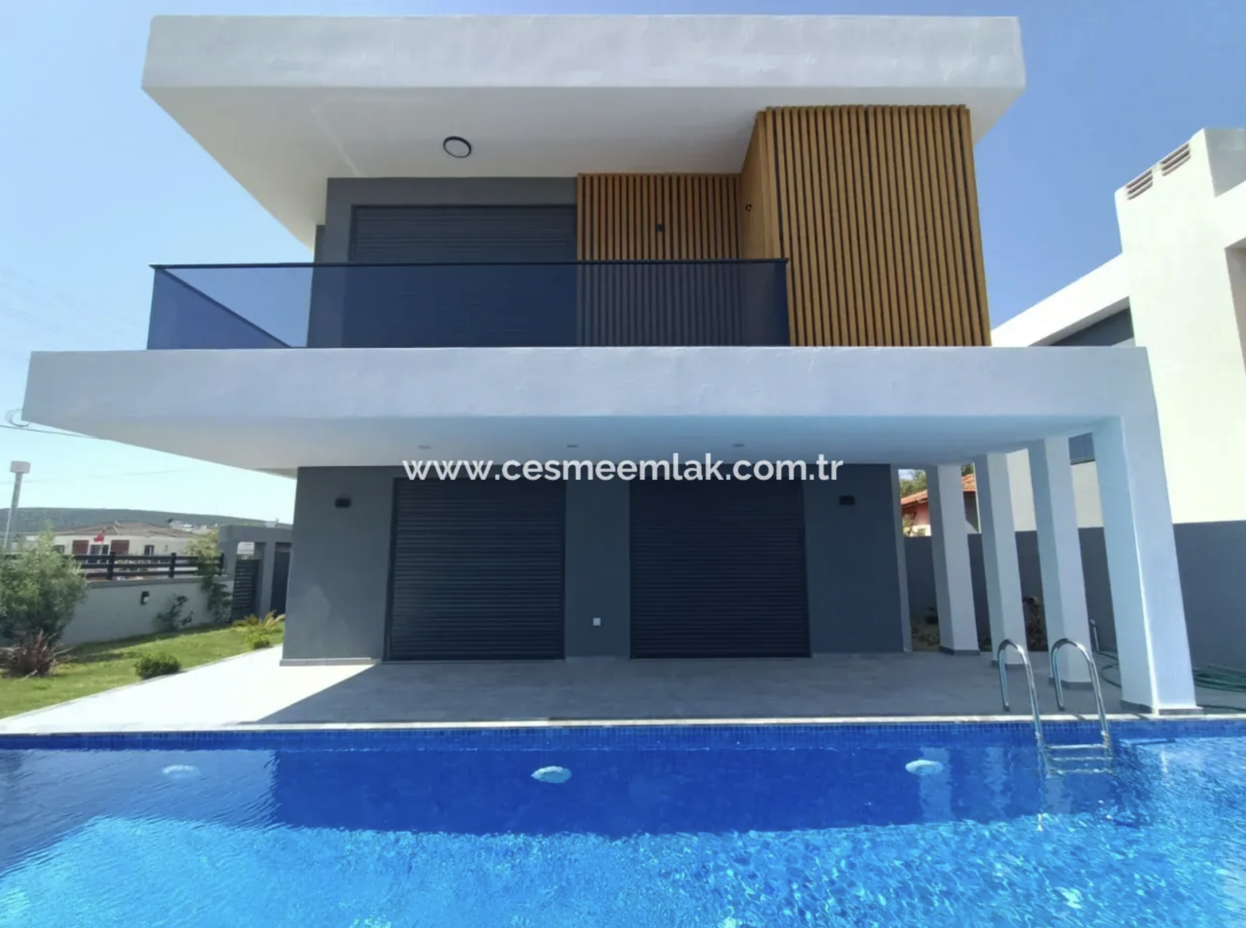 Gloednieuwe Luxe 4+1 Vrijstaande Villa met Privézwembad in Cesme Sifne